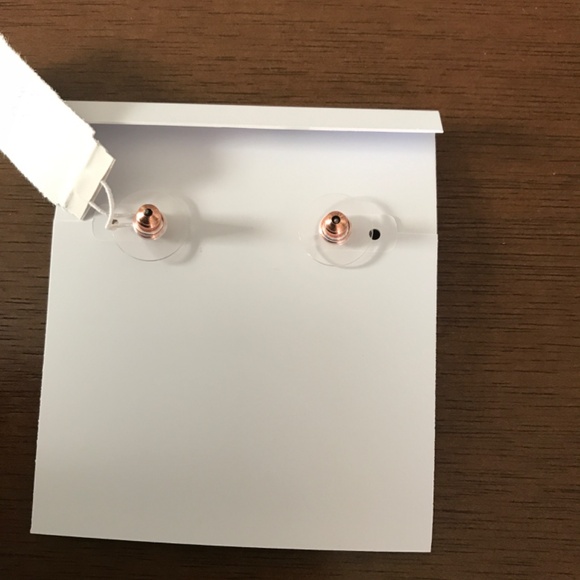 Kendra Scott stud earrings - Picture 2 of 2